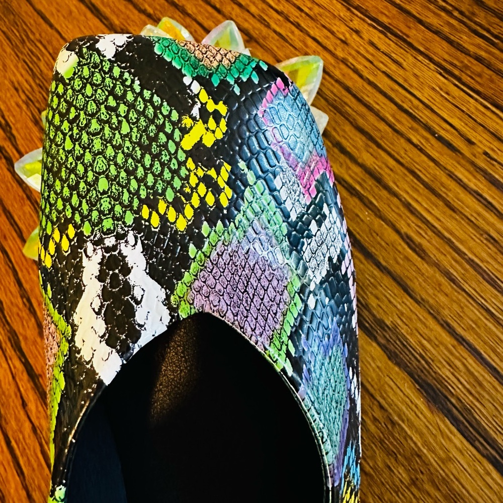 Colorful EU 38 Snake Print Flats. New without box - Picture 3 of 4